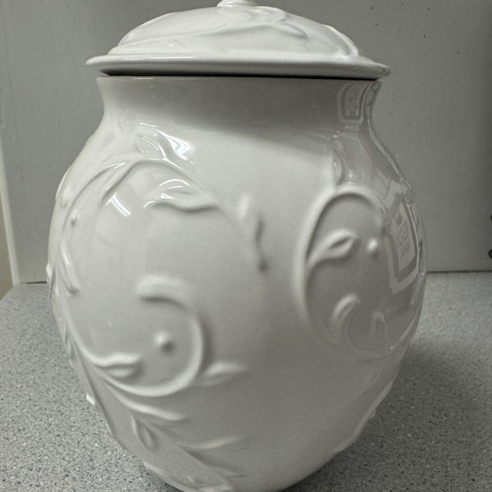 Lenox “Opal Innocence Carved” Kitchen Canisters – Set of 2 - Picture 3 of 12
